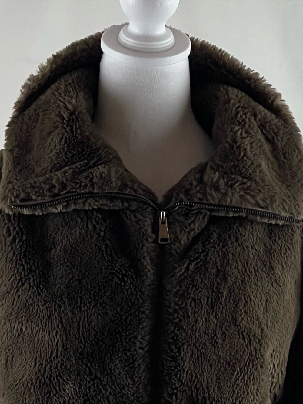 Magaschoni Dark Brown Faux Fur Teddy Bear Coat Jacket NWOT Size XS MobWife Glam - Picture 3 of 12